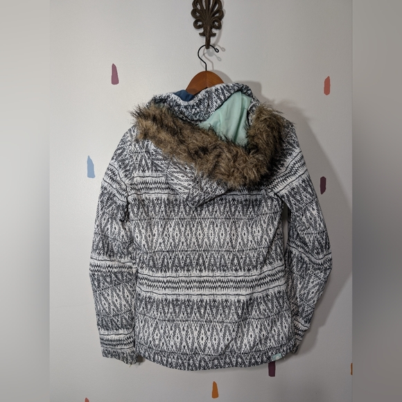 Roxy White and Black Pattern Winter Jacket With Faux Fur Trim - Picture 9 of 11